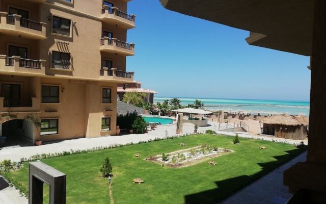 2 Bedrooms Apartment Pool & Sea View