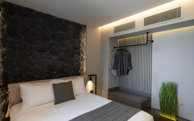 Apikia Santorini Suites - Adults Only