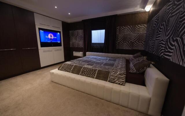 H & V Residence - Bungalow Apartment