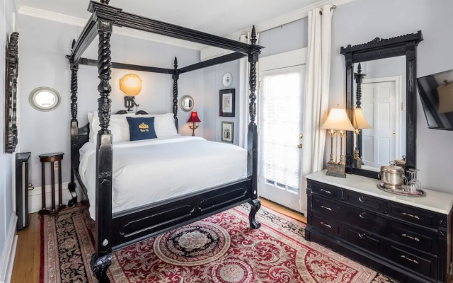 Queen Vic Guest House Provincetown Adults Only