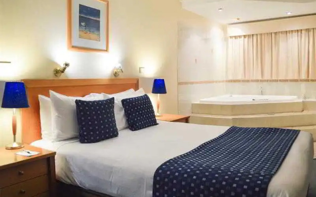 BEST WESTERN The Lakesway Motor Inn