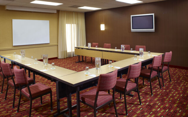 Courtyard Louisville East