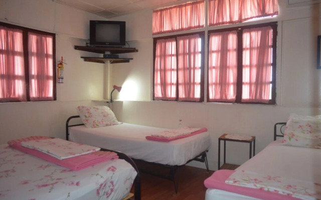 Dim's Hostal
