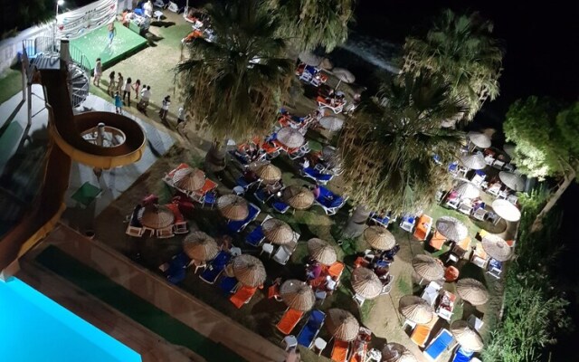 Bella Pino Beach Club Hotel