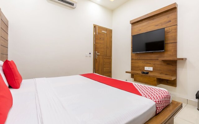 Hotel Crown by OYO Rooms