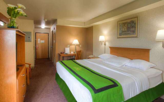 Quinault Sweet Grass Hotel