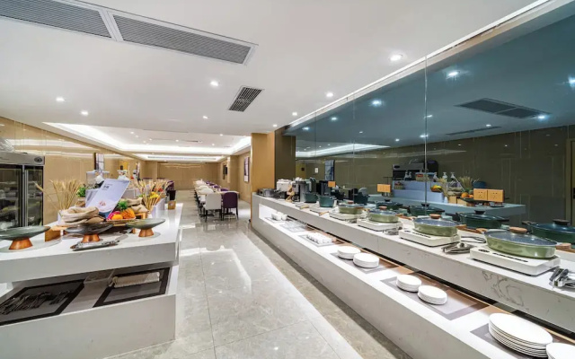 Echarm International  Guangzhou Baiyun International Airport Huadu Plaza Branch - Free Deliver Service to Guangzhou Baiyun International Airport & Free Deliver Service to Canton Fair Complex During Canton Fair Period