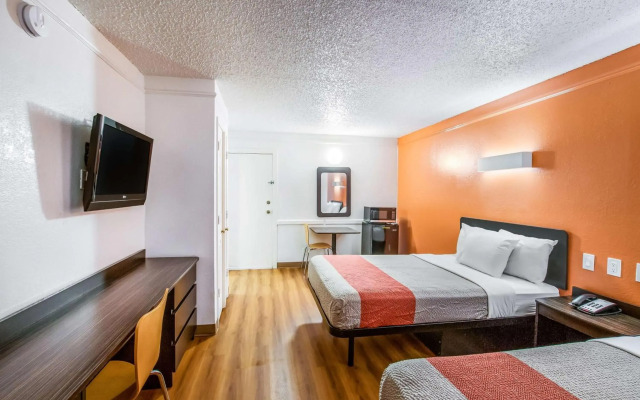 Motel 6 Euless, TX - DFW West