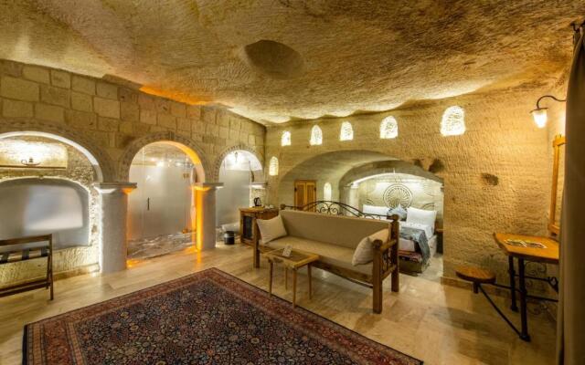 Charming Cave Hotel