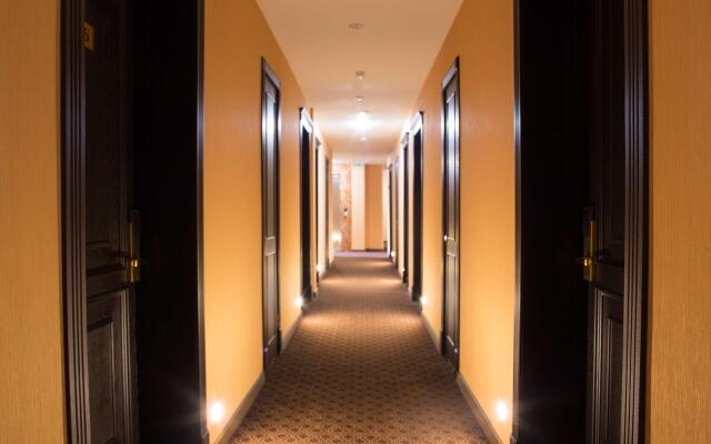 Best Western Plus Burlington Inn & Suites