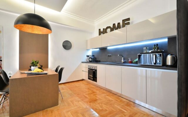 Acropolis Executive Suite