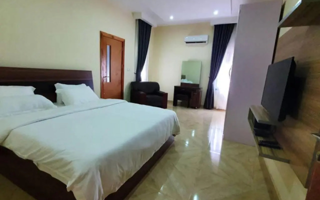 Stiyos Shortlet homes- Tastefully Furnished 3 Bedroom