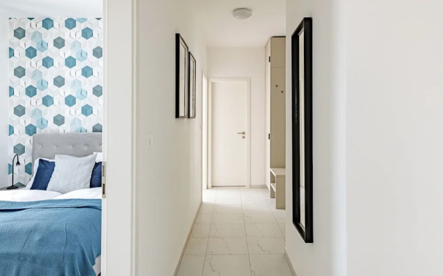 WestSide Garden Apartments by Urbanrent