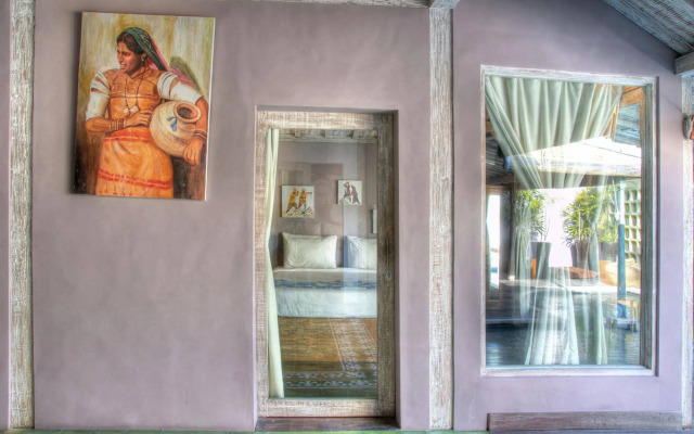 Villa West