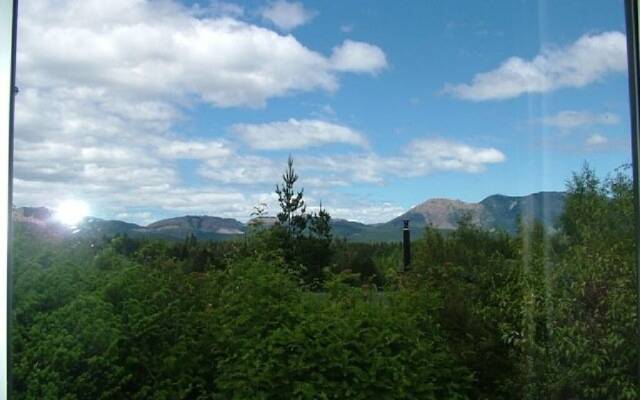 103 Chalet Cres