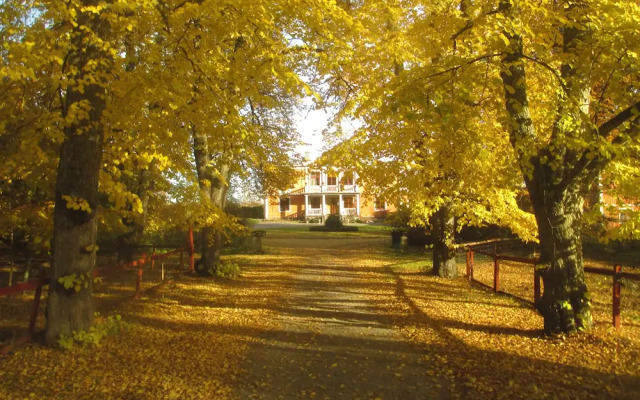 Mälby Säteri B&B