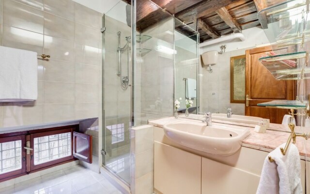 Large and Comfortable 6 Guests Flat in Trastevere