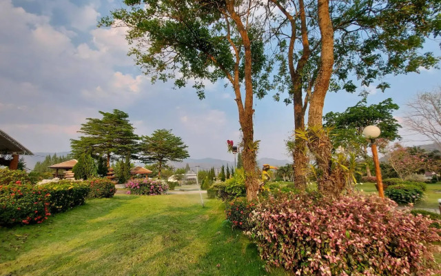 Tanaosri & Creekside Resort