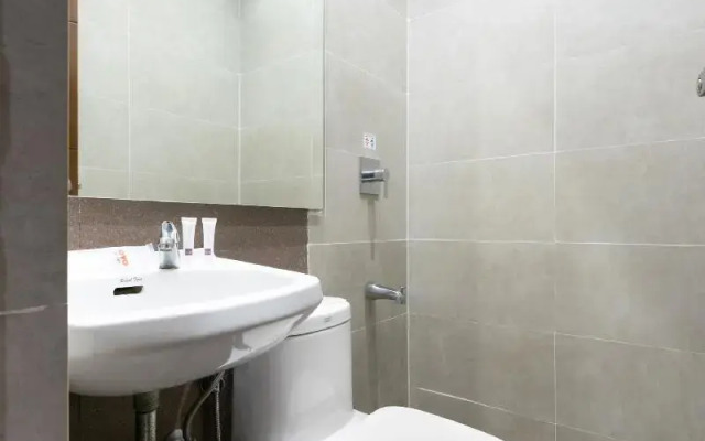 ZEN Rooms West Makati Hotel