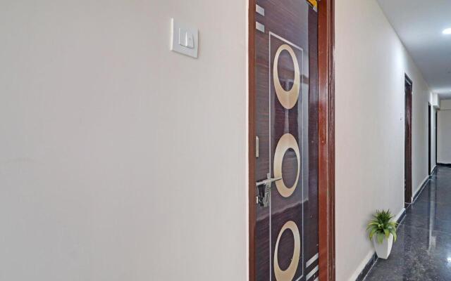 OYO Flagship 806332 Sai Mansion