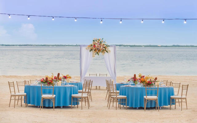 Crimson Resort and Spa Mactan