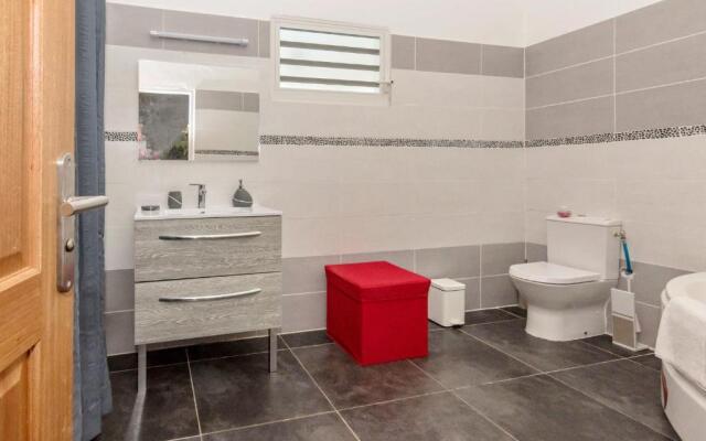 Villa les Mineurs : Superbe Villa avec Piscine et Jardin