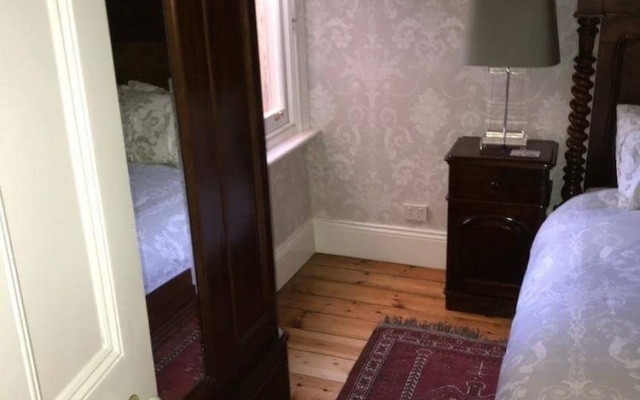 Victorian chic row cottage – Guest Rooms – Adelaide