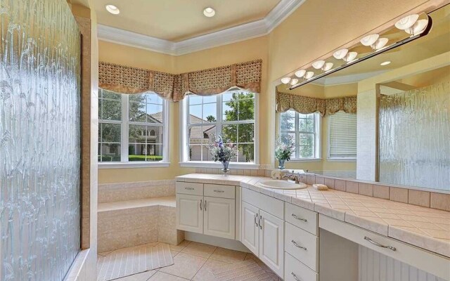 Royal Swan - Three Bedroom Home