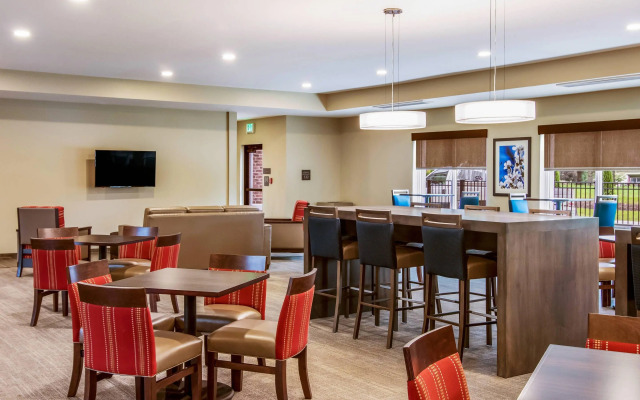 Comfort Suites Wooster near University Campus