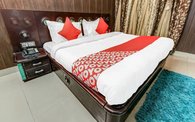 OYO 27999 Hotel Deep