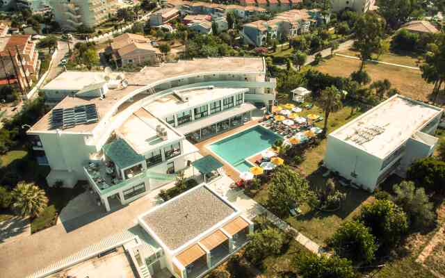 Nasos Hotel & Resort