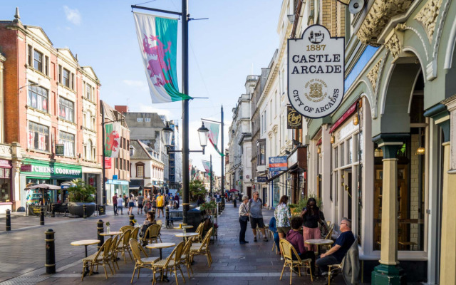 The Loft | 2BR Duplex | 82 Cathedral Cardiff + Parking