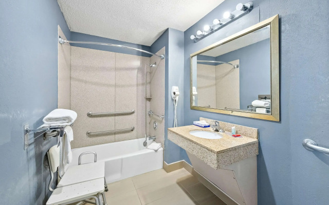 Quality Inn & Suites Fayetteville I-95