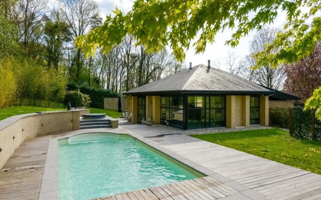 Picturesque Villa in Bierges With Swimming Pool and Barbeque