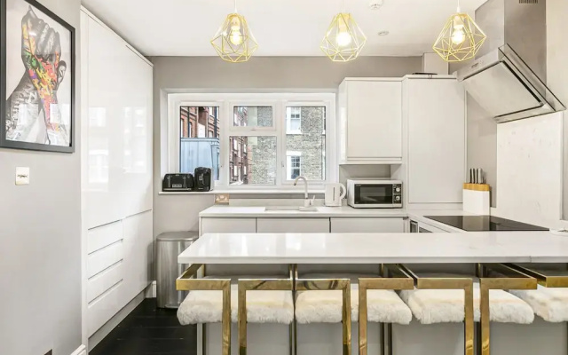 Best Location in London 3-bed Chelsea Home