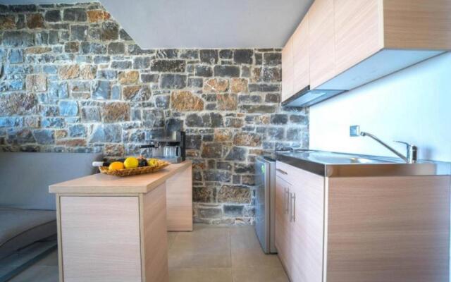 TerraZeus - Stone House Beachfront 1