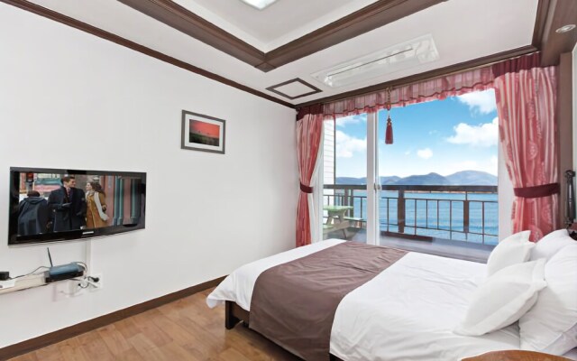 Geoje Eouleum Pension