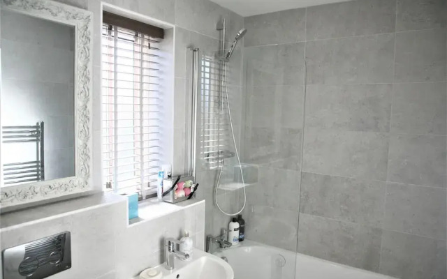 NEW Vibrant 3BD House in Coventry West Midlands