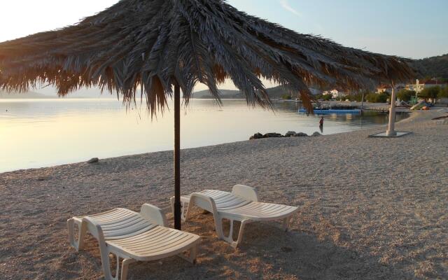 Naki - Terrace & Free Parking - Studio