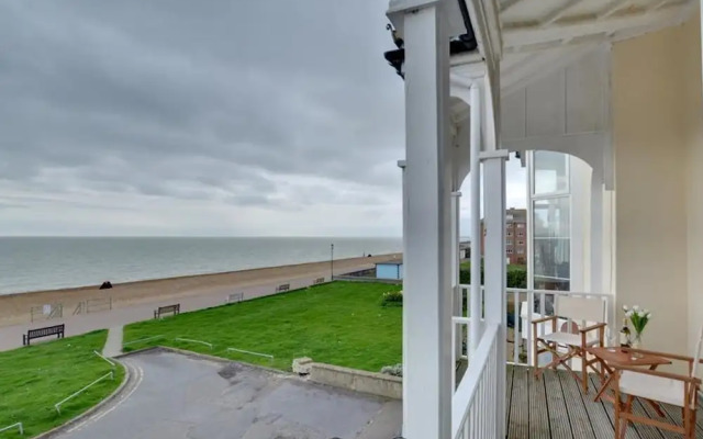 Comfortable Seaside Holiday Home With Stunning Views