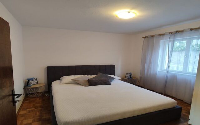 Apartment Angelina - Three Bedroom Apartment With Balcony and Sea View