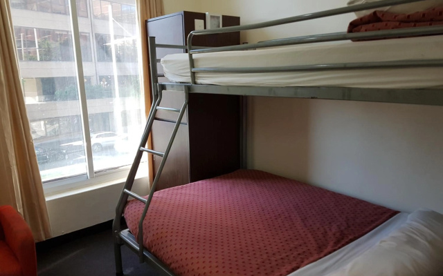 790 on George Backpackers – Guest Rooms – Sydney