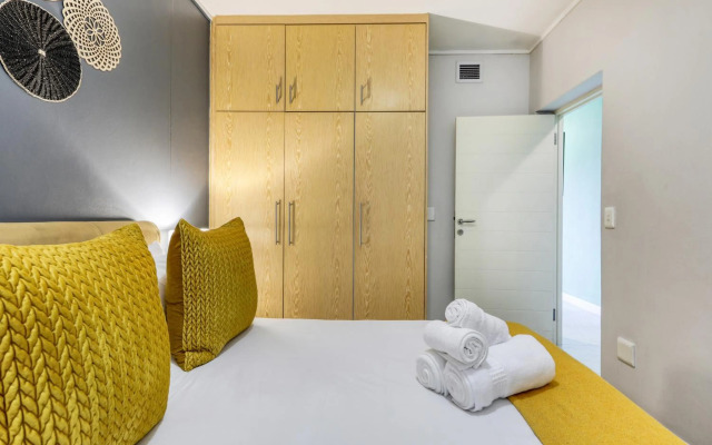 Authentic Cape Town Apartment near the Silo District