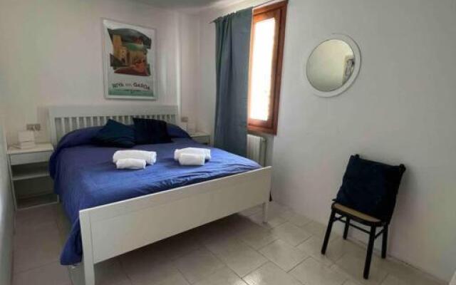 Entire home/flat 5min from Lake Garda
