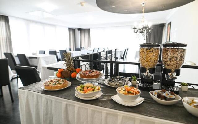 Dash Hotel