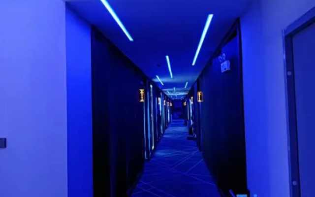 Yueyang Glory E-sports Hotel