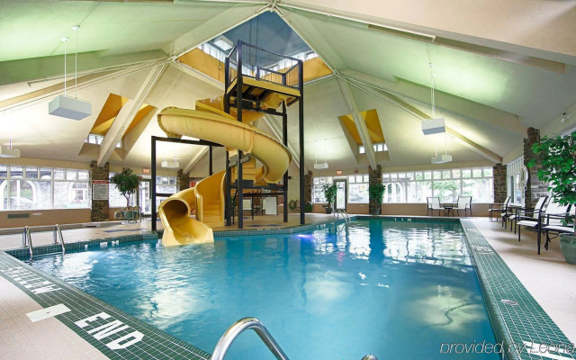 Pocaterra Inn & Waterslide