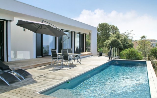Spacious Villa in Albitreccia with Swimming Pool