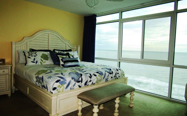 Club Regency in Regency Towers