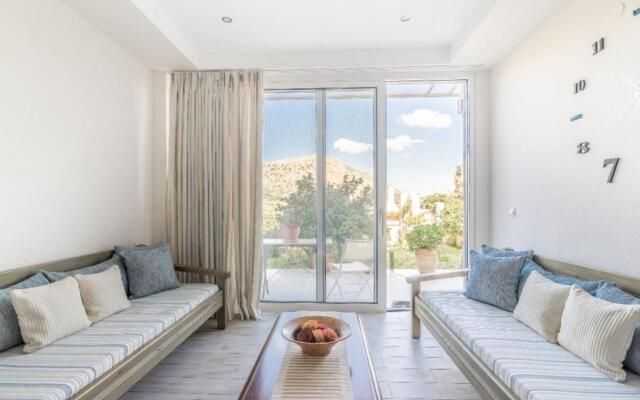 The Holiday House 2